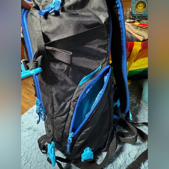 Dakine Snow Camera Backpack - Picture 8 of 14